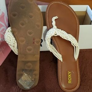 Roxy sandals size 10